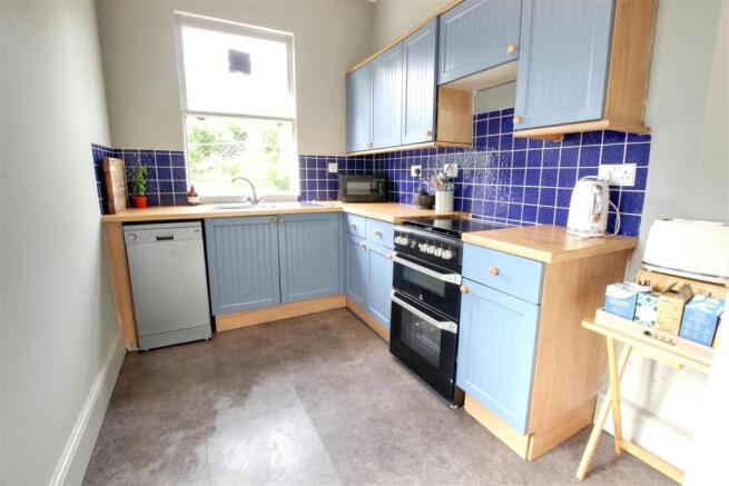 3 bed Semi-Detached for sale Image 8