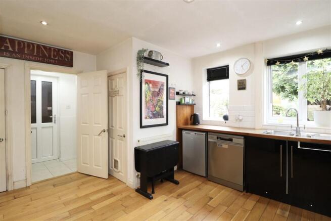 4 bed Terraced for sale Image 4