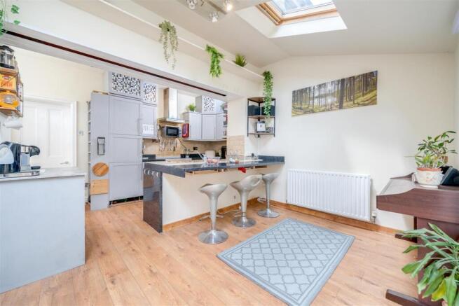 3 bed Terraced for sale Image 7