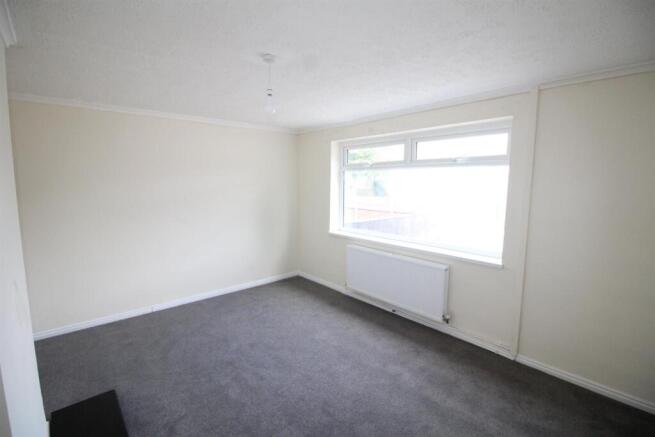 41 Windlestone Rd-Lounge2.JPG