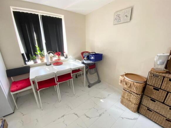 3 bed Town House for sale Image 6