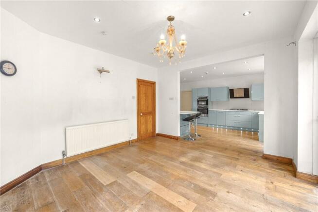 5 bed House for sale Image 7