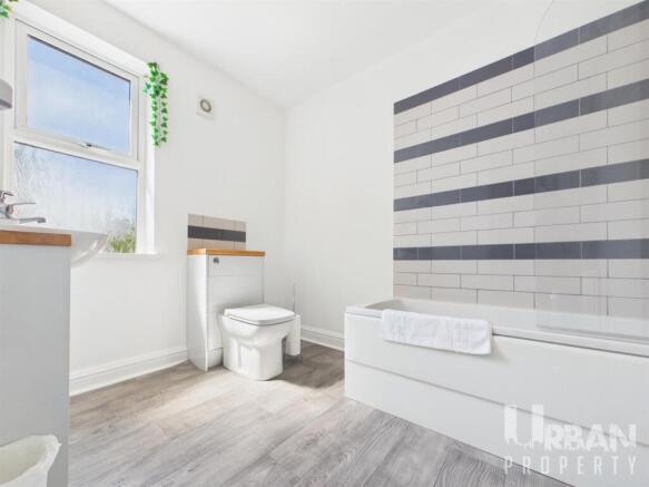 4 bed House for sale Image 7