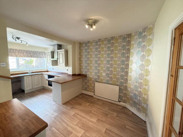 2 bed End of Terrace to rent Image 4