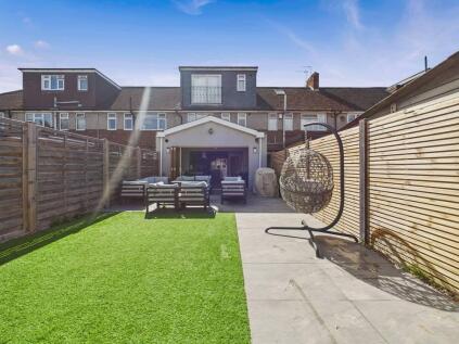 Hogarth Avenue, Ashford, Surrey, TW15