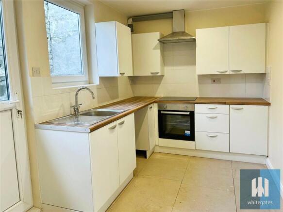 2 bed Terraced to rent Image 4