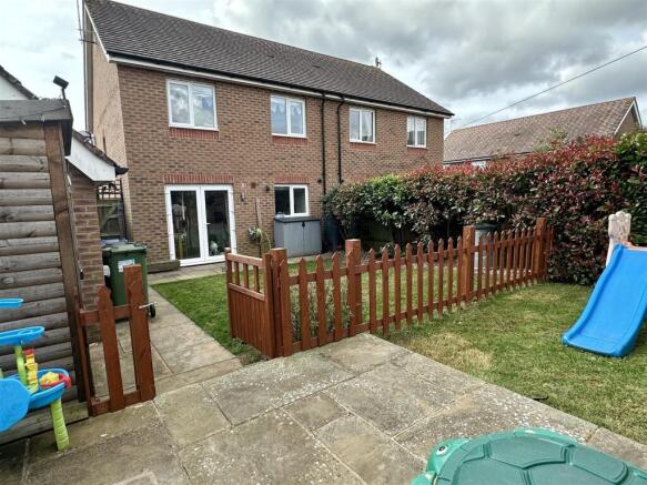 garden to house