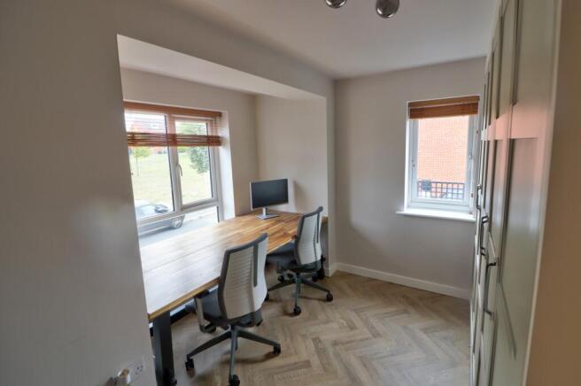 5 bed Semi-Detached for sale Image 12