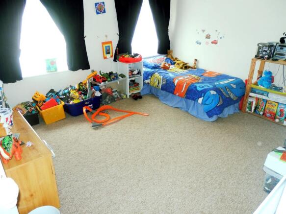 BEDROOM 2