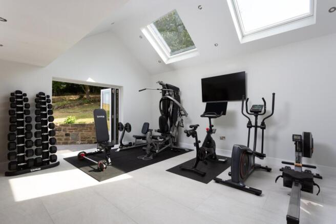 4 bed Detached for sale Image 8