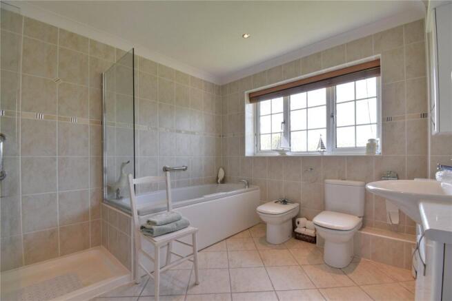 4 bed Detached for sale Image 8