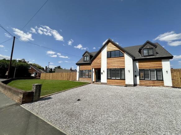 4 bed Detached for sale Image 7