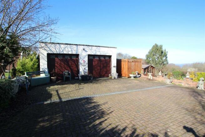 DOUBLE GARAGE