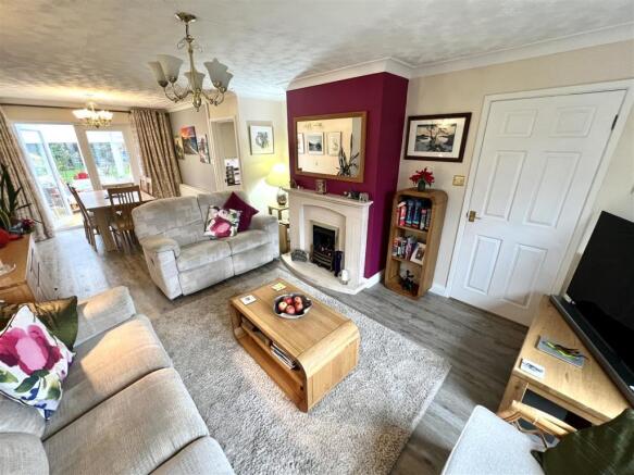 LIVING/DINING ROOM