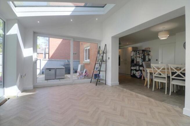 4 bed Detached for sale Image 10