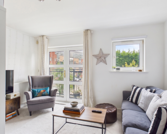 Living Room - EweMove - Central 4, Wharf Road, Sal