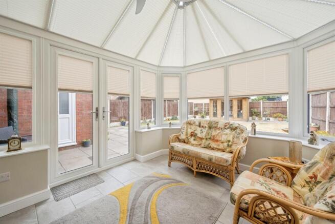 4 bed Detached for sale Image 5