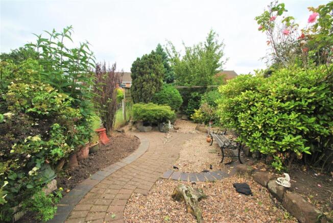 RAER GARDEN2.jpg
