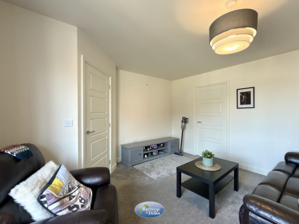 3 bed Semi-Detached for sale Image 8