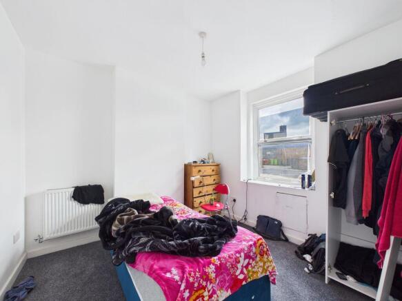 Dining/Bedroom 4