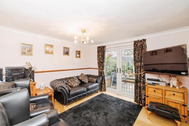 Clifton Way, Borehamwood photo 4