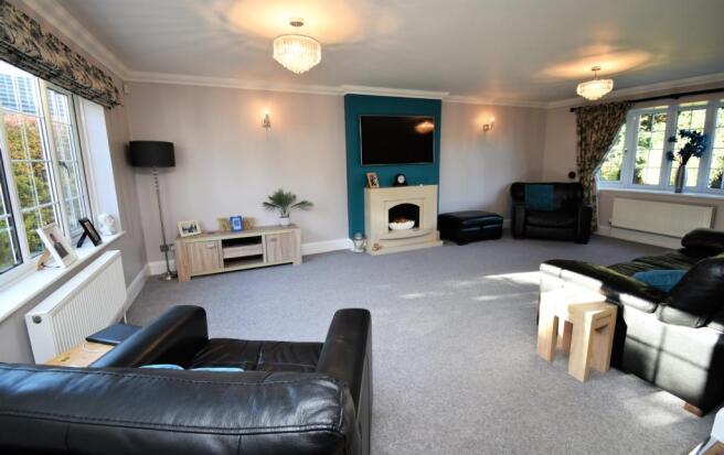 Rawfield Lane, Fairburn (24)Living room