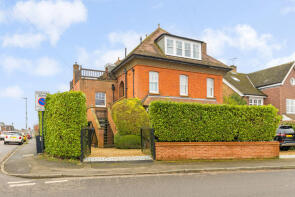 24c, Hollybush Lane, Harpenden AL5 4AT