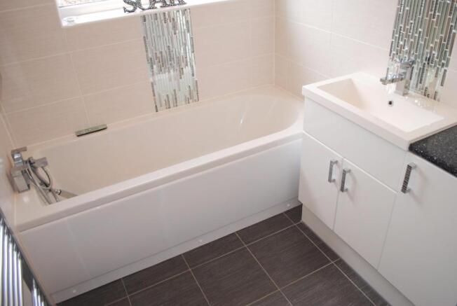 Bathroom 2.JPG