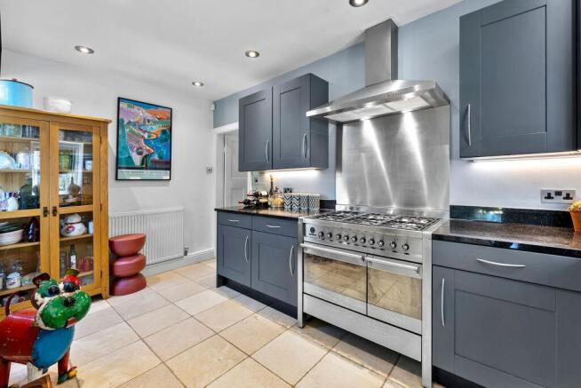 3 bed House for sale Image 4