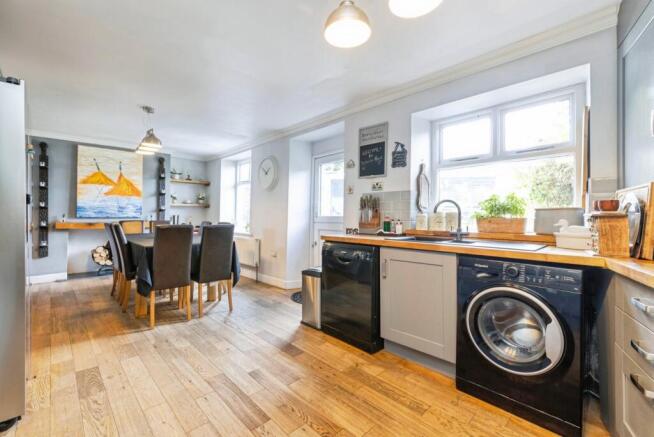 3 bed Semi-Detached for sale Image 9