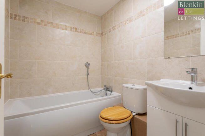 3 bed Town House to rent Image 7