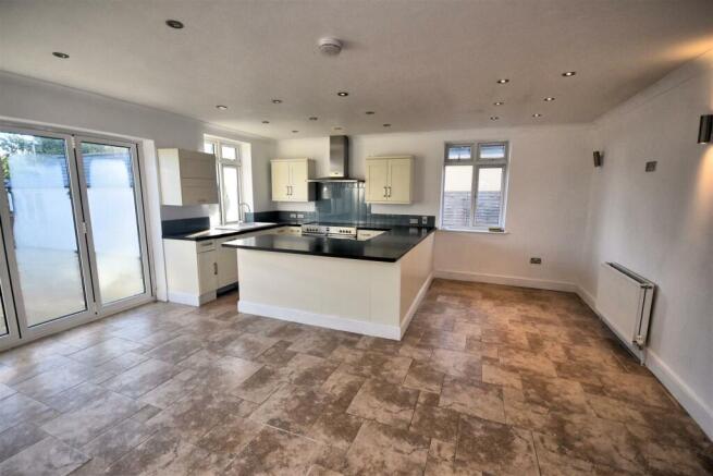 Kitchen 1.jpg