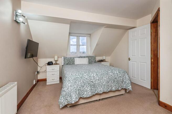 3 bed Detached for sale Image 9
