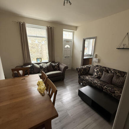 3 bed Terraced to rent Image 4