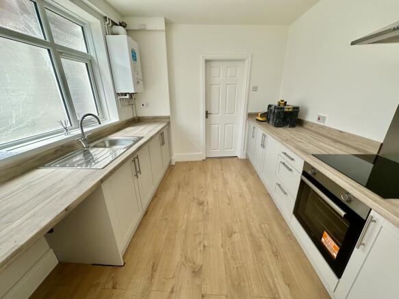 2 bed Apartment to rent Image 6