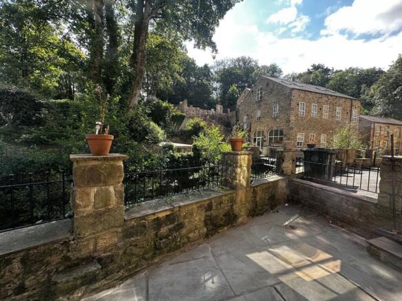 4 bed Town House to rent Image 7