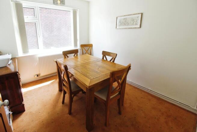 Dining Room/4th bedroom