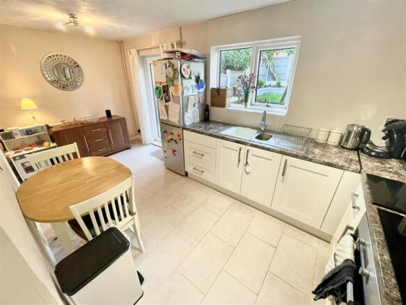kitchen 2.jpg