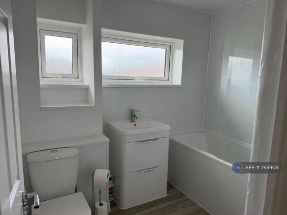 3 bed Terraced to rent Image 9
