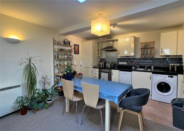 Dining & Kitchen Area