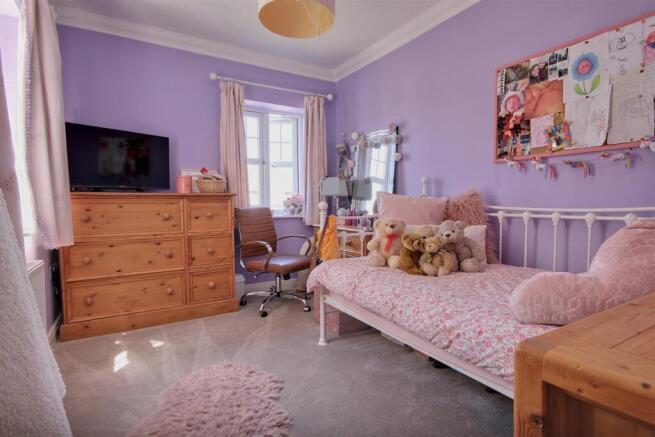 4 bed Detached for sale Image 10