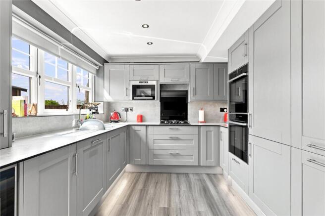 4 bed Detached for sale Image 5