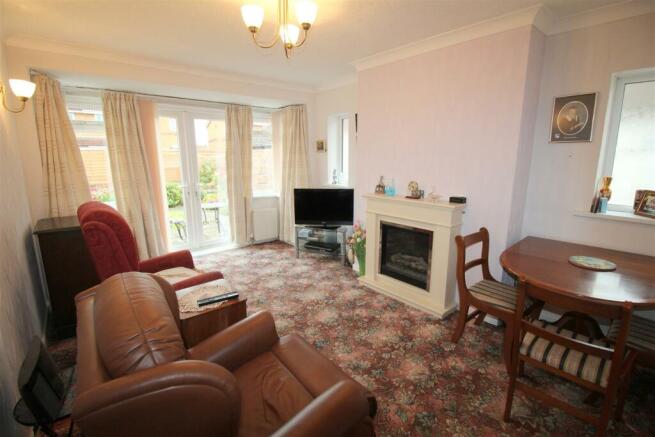 Grasmere Road, 37, second recep room.JPG