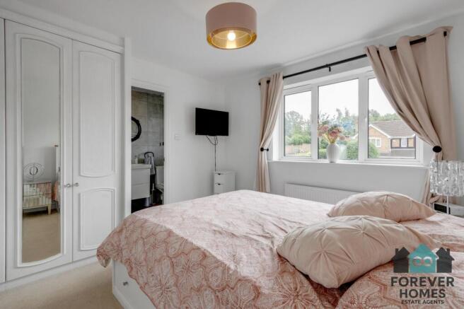 4 bed Detached for sale Image 11