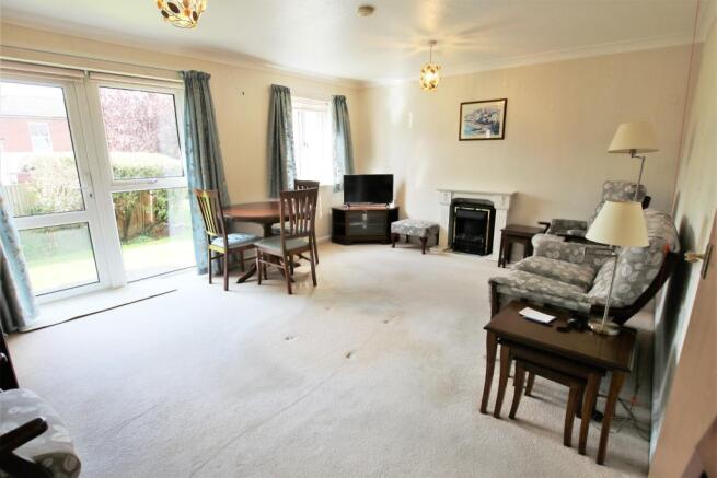 Sitting / dining room