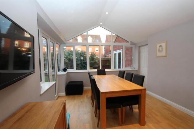 2 Parsons Court sun 