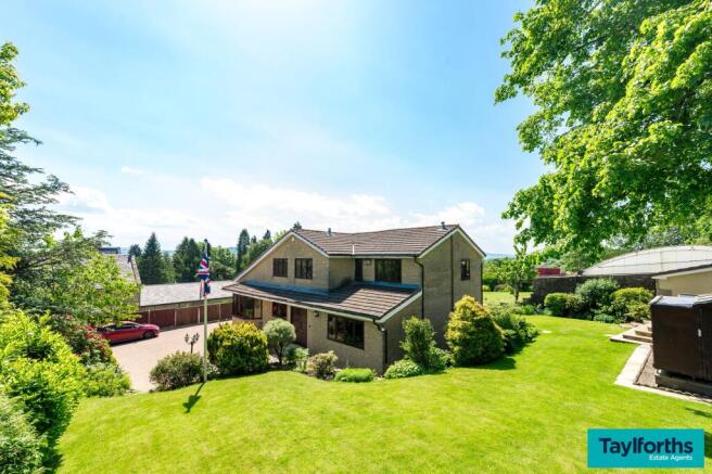 4 bed Detached for sale Image 7
