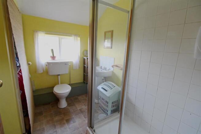 SHOWER ROOM.jpg