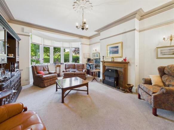 5 bed Semi-Detached for sale Image 4