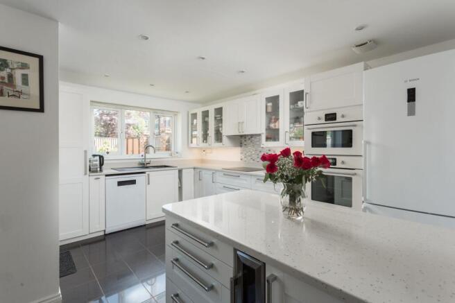 5 bed Detached for sale Image 6